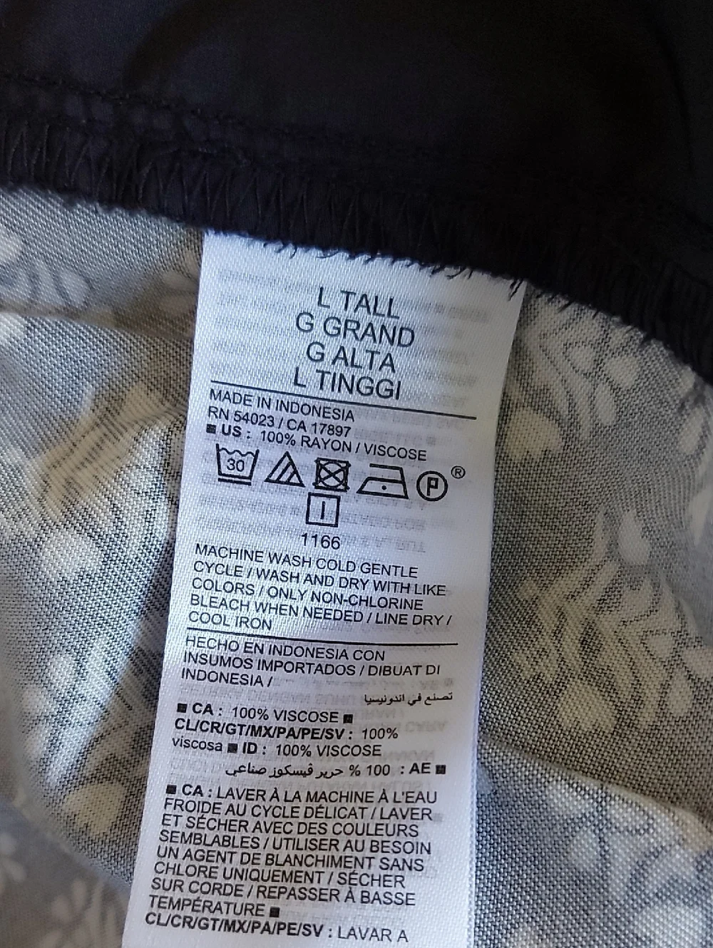 Old Navy Blue and White Printed Fabric Tag - Picture 7 of 7